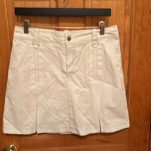 Athleta white pleated skort with detailed stitching in size 8